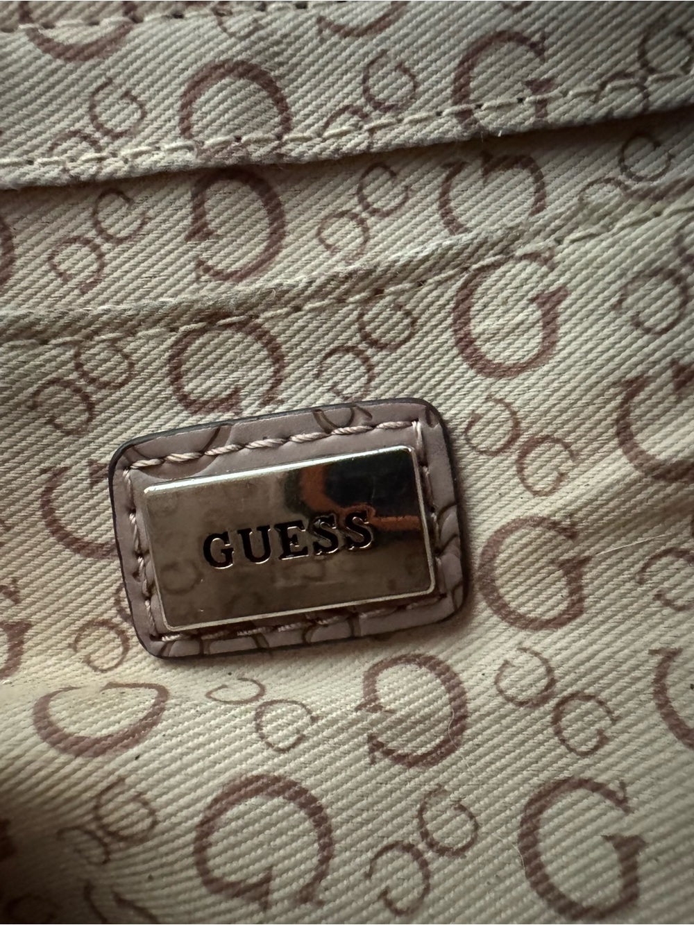 Guess Dusty Mauve Logo Satchel
Crossbody Bag Y2K Monogram Lock
Closure (EUC) - Picture 3 of 13